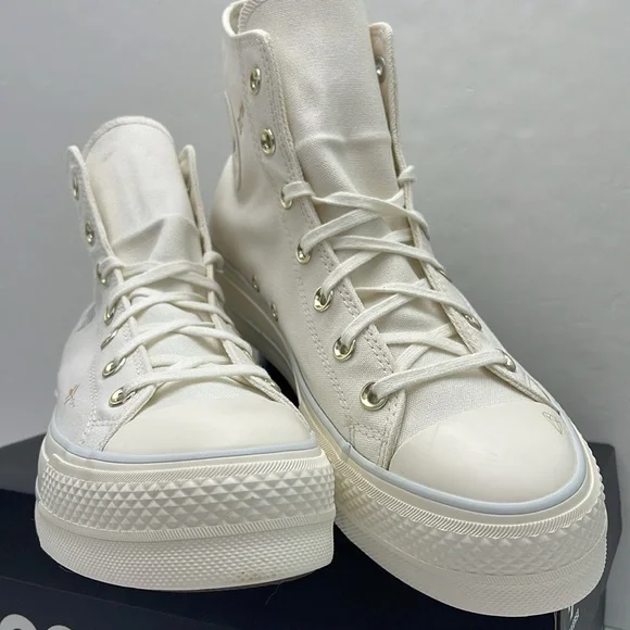 Converse WMNS High-Top Platform Sneakers
CTAS LIFT HI VINTAGE WHITE/COCOON BLUE - Picture 5 of 16